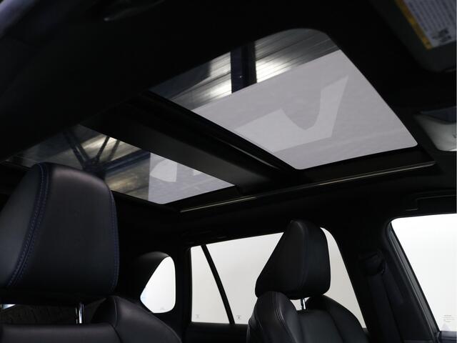 Toyota RAV4 2.5 Hybrid AWD Bi-Tone | Schuif - / kanteldak | Alarm klasse 3 | Trekgewicht 680 kg door Amerikaanse uitvoering |