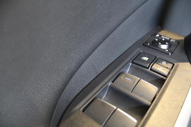 Toyota RAV4 2.5 Hybrid AWD Bi-Tone | Rijklaar | 360 Camera | Navi | Trekhaak | Stoel/Stuurverw. | Elek. Achterklep | Blind Spot