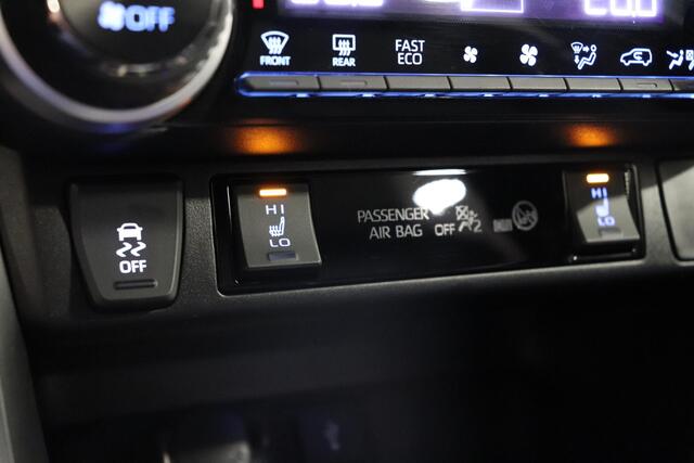 Toyota RAV4 2.5 Hybrid AWD Bi-Tone, Stuur & Stoel en Voorruitverwarming, Camera, Apple Carplay / Android auto!