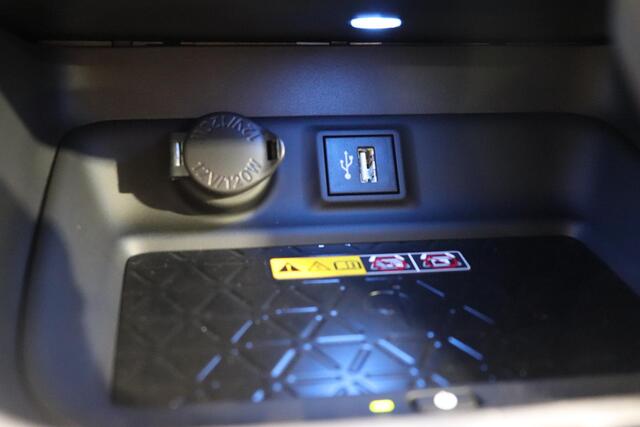 Toyota RAV4 2.5 Plug-in Hybrid AWD Bi-Tone Plus, BSM, JBL, 360 Camera, Stoelventilatie en Verwarming!