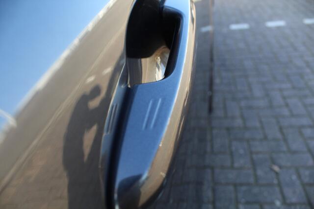 Toyota RAV4 2.5 Plug-in Hybrid AWD Bi-Tone Plus Rijklaar | Panodak | 360 Camera | V+A Stoelverwarming | DAB+ | Elek. Achterklep | JBL