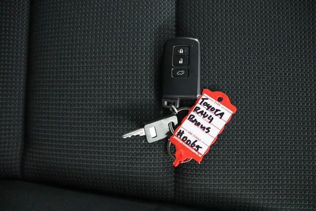 Toyota RAV4 2.5 Hybrid AWD Style | Trekhaak | Unieke Kilometerstand | Parkeersensoren | Elektrische Achterklep | Stoel/Stuurverwarming | 1650KG Trekvermogen |