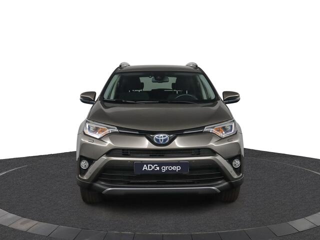 Toyota RAV4 2.5 Hybrid AWD Style | Trekhaak | Unieke Kilometerstand | Parkeersensoren | Elektrische Achterklep | Stoel/Stuurverwarming | 1650KG Trekvermogen |
