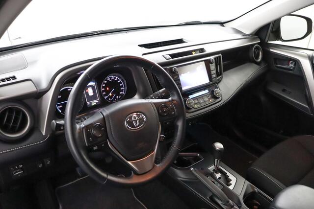 Toyota RAV4 2.5 Hybrid AWD Style | Trekhaak | Unieke Kilometerstand | Parkeersensoren | Elektrische Achterklep | Stoel/Stuurverwarming | 1650KG Trekvermogen |