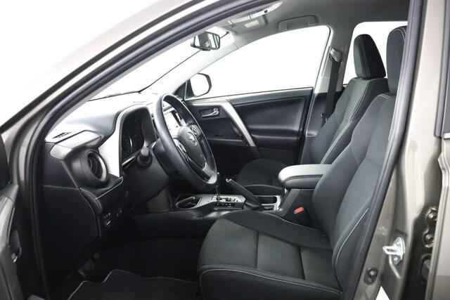 Toyota RAV4 2.5 Hybrid AWD Style | Trekhaak | Unieke Kilometerstand | Parkeersensoren | Elektrische Achterklep | Stoel/Stuurverwarming | 1650KG Trekvermogen |