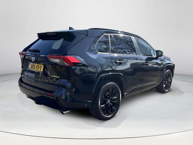 Toyota RAV4 2.5 Hybrid AWD Black Edition | Trekhaak | JBL audio | Carplay | Stoel- + stuurverwarming | Camera's rondom |