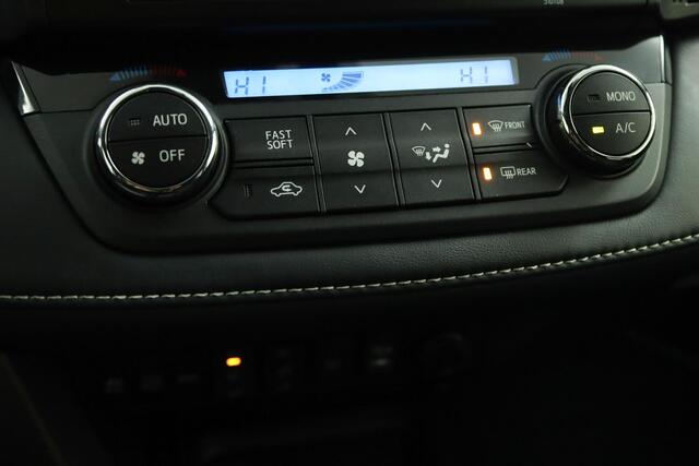 Toyota RAV4 2.5 Hybrid AWD Style | 1650 Trekvermogen | Elektrisch bedienbare achterklep | Parkeersensor | Trekhaak |