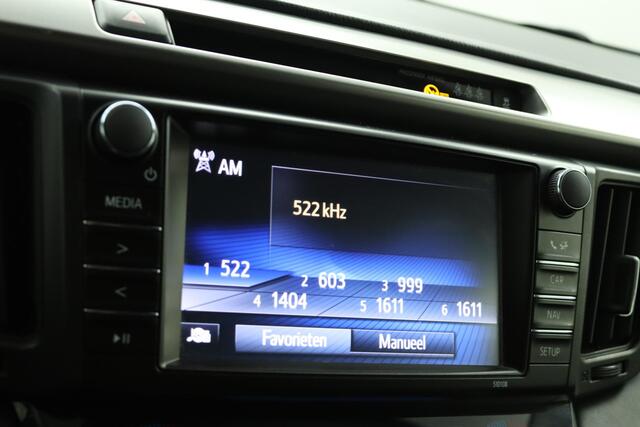 Toyota RAV4 2.5 Hybrid AWD Style | 1650 Trekvermogen | Elektrisch bedienbare achterklep | Parkeersensor | Trekhaak |