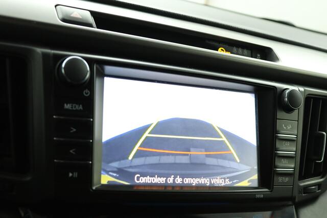 Toyota RAV4 2.5 Hybrid AWD Style | 1650 Trekvermogen | Elektrisch bedienbare achterklep | Parkeersensor | Trekhaak |