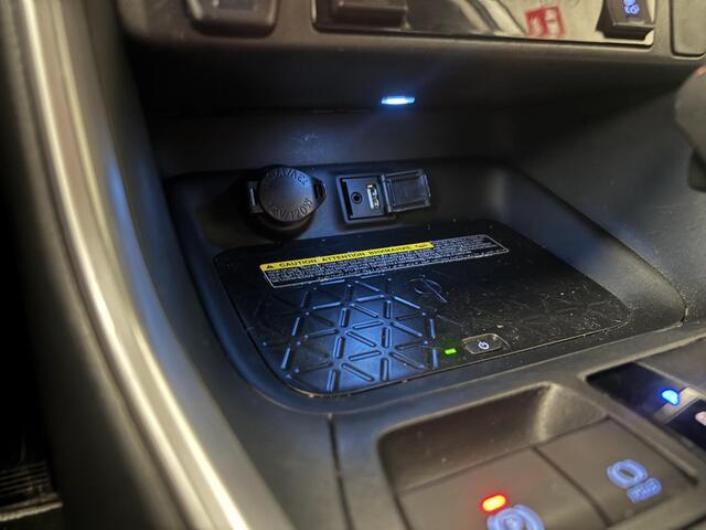 Toyota RAV4 2.5 Hybrid AWD Executive met panodak, Trekhaak, treeplanken, full option!