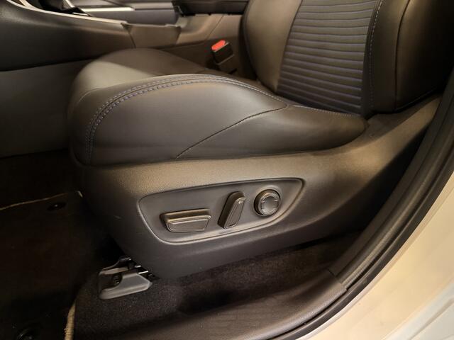 Toyota RAV4 2.5 Hybrid AWD Bi-Tone