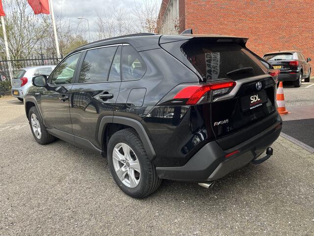 Toyota RAV4 2.5 Hybrid Business Plus // TREKHAAK // ADAPT. CRUISE // ELEK. ACHTERKLEP + STOEL // LEDER // STUUR+STOELVERWARMING // CAMERA //