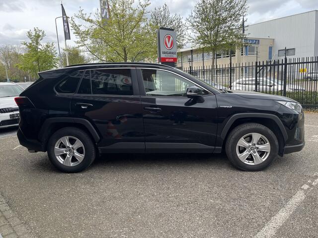 Toyota RAV4 2.5 Hybrid Business Plus // TREKHAAK // ADAPT. CRUISE // ELEK. ACHTERKLEP + STOEL // LEDER // STUUR+STOELVERWARMING // CAMERA //