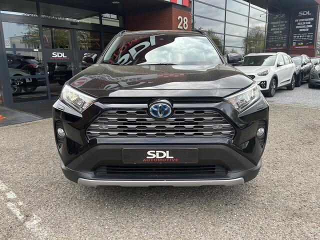 Toyota RAV4 2.5 Hybrid Business Plus // TREKHAAK // ADAPT. CRUISE // ELEK. ACHTERKLEP + STOEL // LEDER // STUUR+STOELVERWARMING // CAMERA //