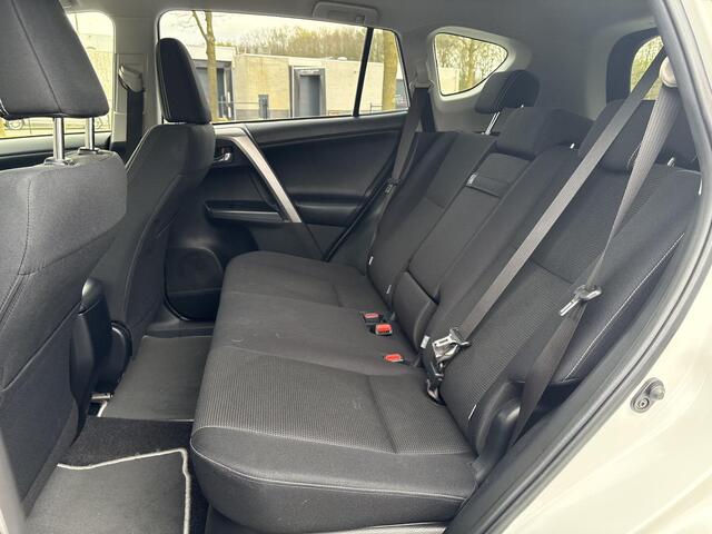 Toyota RAV4 2.5 Hybrid Style **APPLE CARPLAY & ANDROID AUTO/ STUURVERWARMING/ TREKHAAK**