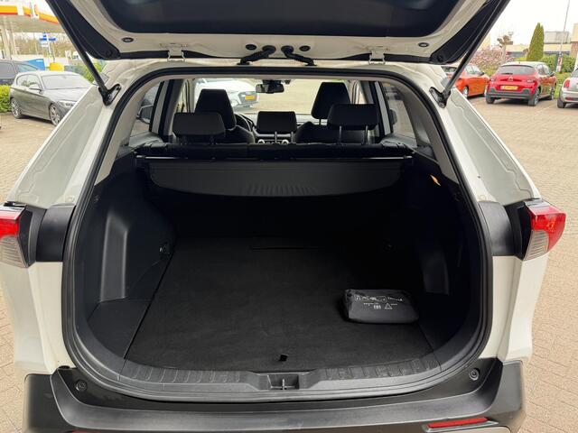 Toyota RAV4 2.5 Hybrid Active | FACE LIFT MODEL | LED KOPLAMPEN | NAVIGATIE | KEYLESS ENTRY/GO | CAMERA | PARKEER SENSOREN |
