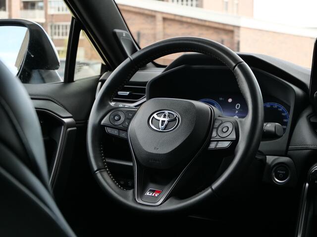 Toyota RAV4 2.5 Plug-in Hybrid AWD GR Sport 306 Pk Automaat Navi / DAB / Apple Carplay / Winterpakket / Rondom zicht camrea / HUD