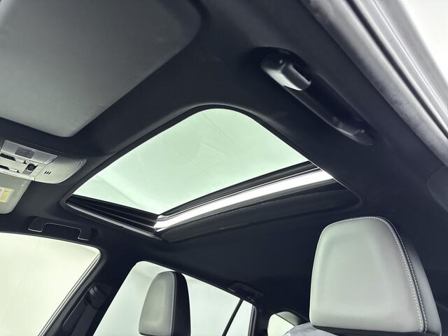 Toyota RAV4 2.5 Hybrid AWD Executive | Glazen Schuifdak | 360° Camera |