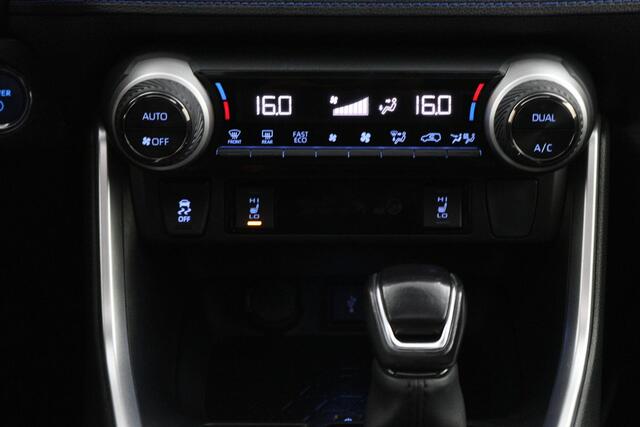 Toyota RAV4 2.5 Hybrid Bi-Tone | Electrisch schuifkanteldak | Trekhaak | 360 graden camera | Lederen bekleding |