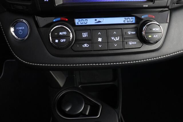 Toyota RAV4 2.5 Hybrid AWD Style | elektrisch bedienbare achterklep | Stoel verwarming | parkeersensor voor en achter |