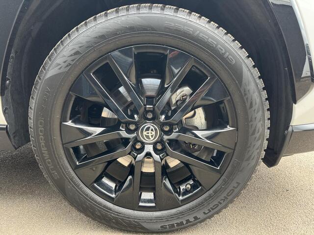 Toyota RAV4 2.5 Hybrid AWD Bi-tone Trekhaak, navigatie Apple CarPlay/Android Auto, parkeersensoren v&a, stoelverwarming, stuurverwarming, elektr. achterklep