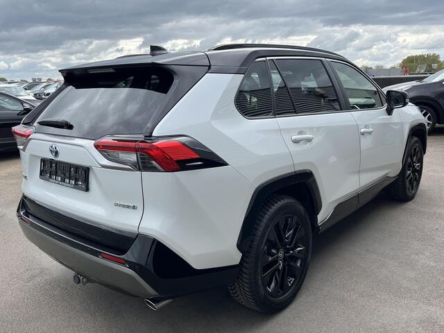 Toyota RAV4 2.5 Hybrid AWD Bi-tone Trekhaak, navigatie Apple CarPlay/Android Auto, parkeersensoren v&a, stoelverwarming, stuurverwarming, elektr. achterklep