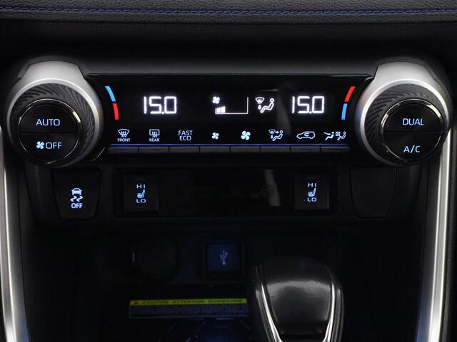 Toyota RAV4 2.5 Hybrid AWD Bi-Tone | 1650 KG trekgewicht | Trekhaak | Parkeersensoren | Apple Carplay & AndroidAUTO | Adapt.Cruise Control |