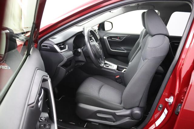 Toyota RAV4 2.5 Hybrid AWD First Edition | Verwarmde Voorruit en Stoelen | Keyless Entry | Dodehoek Detectie | Elektrisch bedienbare Achterklep | Navigatie | Parkeersensoren Rondom |