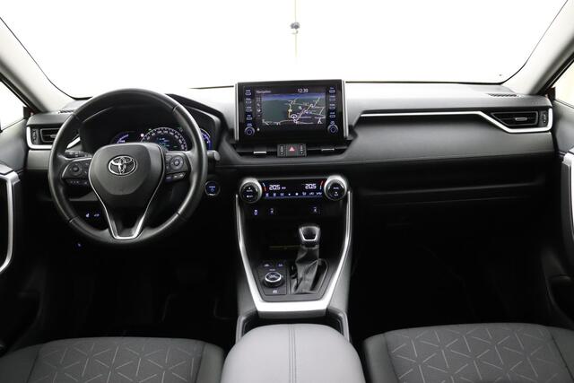Toyota RAV4 2.5 Hybrid AWD First Edition | Verwarmde Voorruit en Stoelen | Keyless Entry | Dodehoek Detectie | Elektrisch bedienbare Achterklep | Navigatie | Parkeersensoren Rondom |