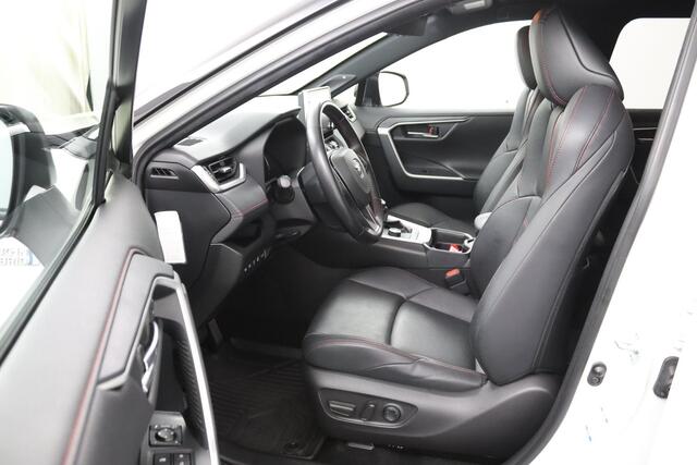 Toyota RAV4 2.5 Plug-in Hybrid AWD Bi-Tone Plus | Trekhaak | JBL Audio | Led Verlichting | 360 Camera en Sensoren | Stoelverwarming en Verkoeling |