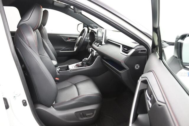 Toyota RAV4 2.5 Plug-in Hybrid AWD Bi-Tone Plus | Trekhaak | JBL Audio | Led Verlichting | 360 Camera en Sensoren | Stoelverwarming en Verkoeling |