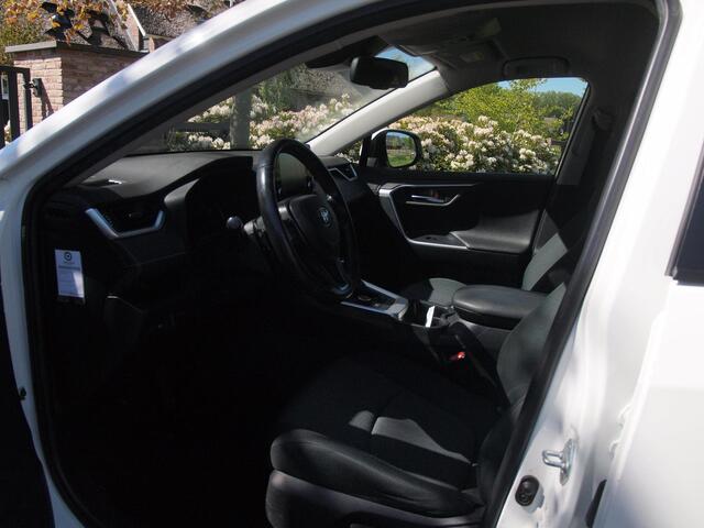 Toyota RAV4 2.5 Hybrid AWD Active | Camera | Trekhaak 1650 trek gewicht | Apple Carplay | Navi | Cruise Control | NL-Auto |