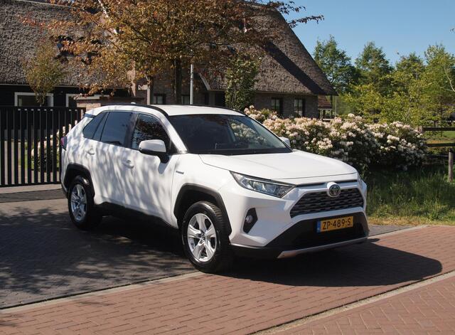 Toyota RAV4 2.5 Hybrid AWD Active | Camera | Trekhaak 1650 trek gewicht | Apple Carplay | Navi | Cruise Control | NL-Auto |