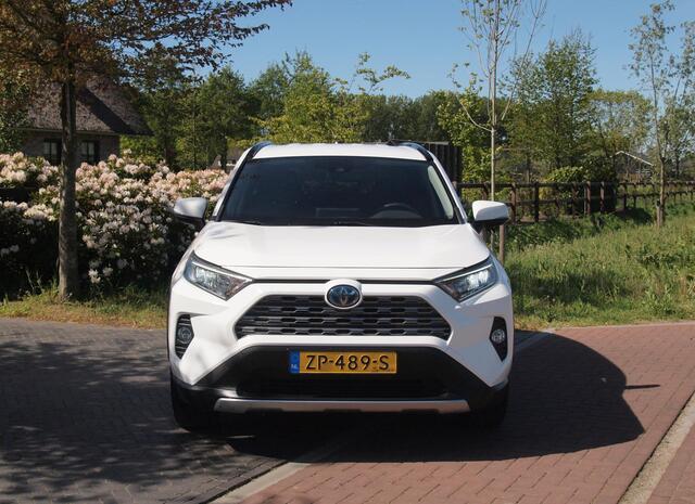 Toyota RAV4 2.5 Hybrid AWD Active | Camera | Trekhaak 1650 trek gewicht | Apple Carplay | Navi | Cruise Control | NL-Auto |