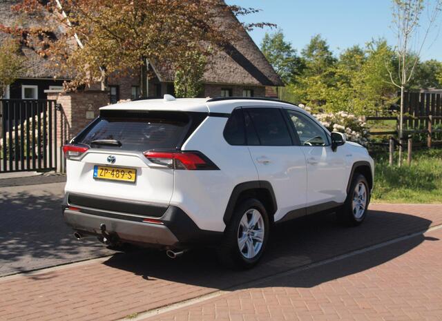 Toyota RAV4 2.5 Hybrid AWD Active | Camera | Trekhaak 1650 trek gewicht | Apple Carplay | Navi | Cruise Control | NL-Auto |