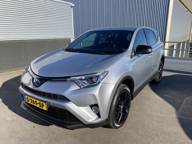 Toyota RAV4 2.5 Hybrid Black Edition Parkeersensoren v&a, achteruitrij camera, elektr. achterklep, keyless, adaptieve cruise control, automaat!