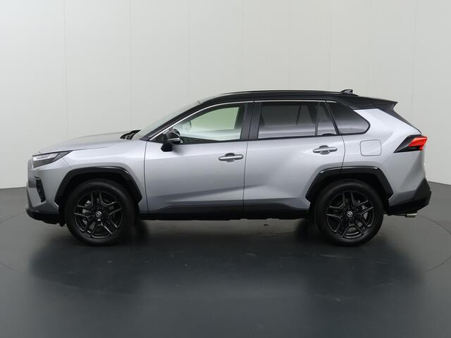 Toyota RAV4 2.5 Hybrid AWD GR SPORT | Navigatie | Sportstoelen ele. verstelbaar + Geheugen | Virtual Cockpit | 360 Camera | DAB | Stoelverwarming | JBL Audio | Trekhaak Afneembaar | Ele. kofferdeksel |
