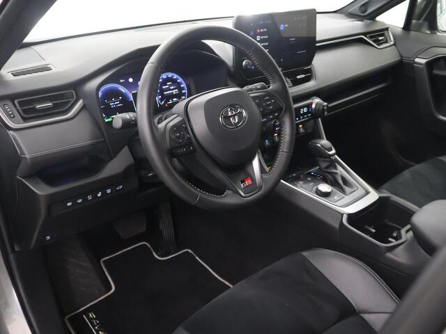 Toyota RAV4 2.5 Hybrid AWD GR SPORT | Navigatie | Sportstoelen ele. verstelbaar + Geheugen | Virtual Cockpit | 360 Camera | DAB | Stoelverwarming | JBL Audio | Trekhaak Afneembaar | Ele. kofferdeksel |