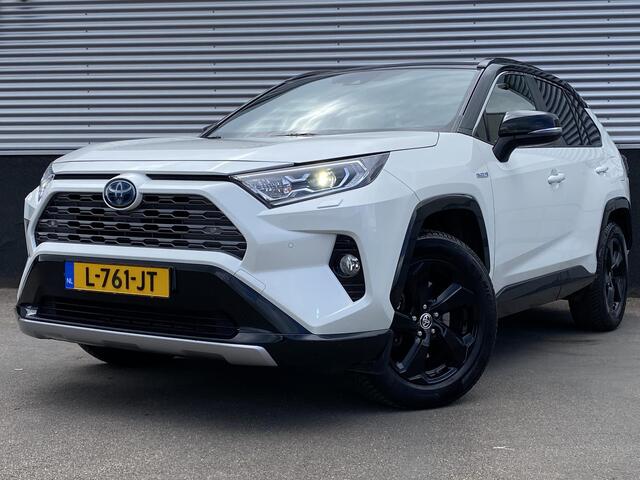 Toyota RAV4 2.5 Hybrid AWD Bi-Tone Trekhaak, Stoel- & Stuurwiel verwarmd, PDC, LED, Smart Key, Privacy glass