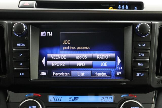 Toyota RAV4 2.5 Hybrid AWD Dynamic | Parkeersensoren, voor en achter | Navigatie | Trekhaak | elektrisch schuif kanteldak |
