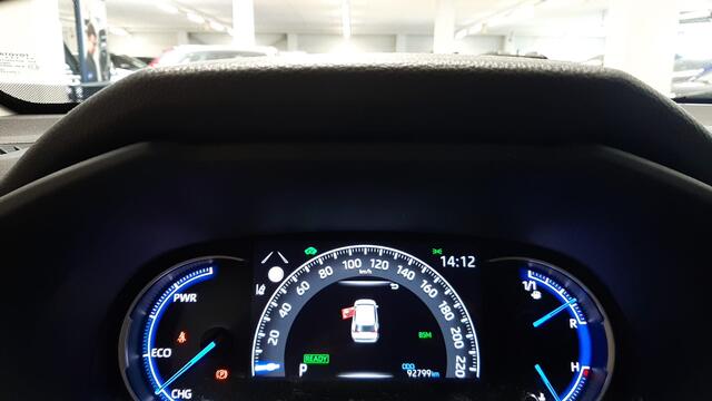 Toyota RAV4 2.5 Hybrid AWD Executive Origineel NL auto Treeplanken Trekhaak Premium Pack 1650kg trekgewicht AWD Executive Origineel NL auto Treeplanken Trekhaak Premium Pack 1650kg trekgewicht