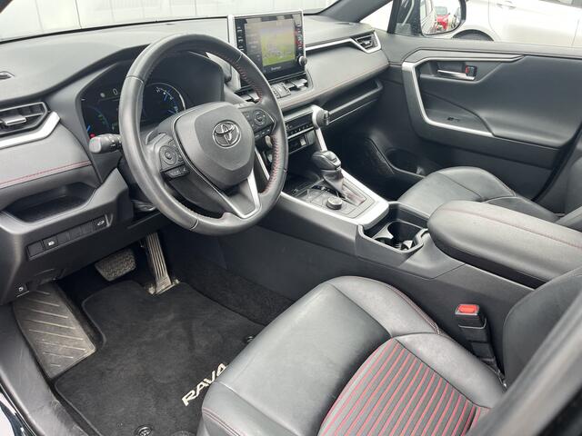 Toyota RAV4 2.5 Plug-in Hybrid AWD Style 1500 KG treklast Stoelverwarming Parkeer Dodehoek sensoren