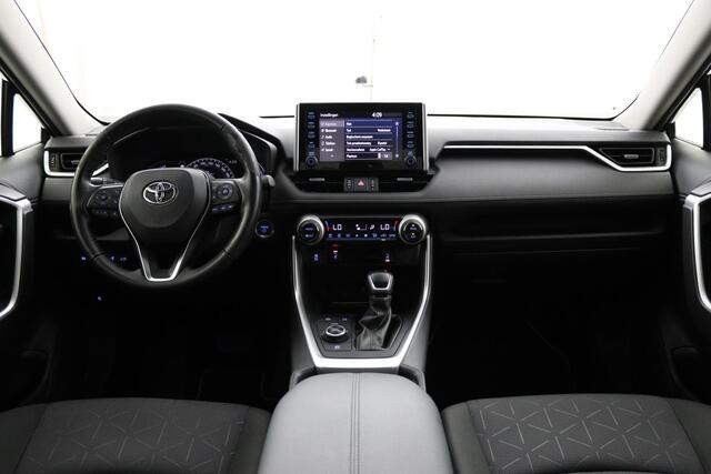 Toyota RAV4 2.5 Hybrid AWD | Stuur en stoelverwarming | Electrische achterklep | Trekhaak | 1650 Trekgewicht |