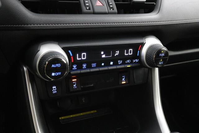 Toyota RAV4 2.5 Hybrid AWD | Stuur en stoelverwarming | Electrische achterklep | Trekhaak | 1650 Trekgewicht |