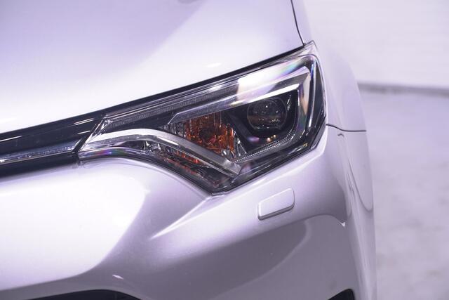 Toyota RAV4 AWD Dynamic Team-Duitsland navigatie camera 1650kg trekgewicht onderhouds historie electrische achterklep stoel/stuurverwarming private-glas half lederen bekleding