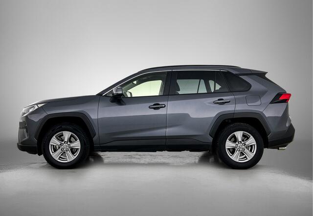 Toyota RAV4 2.5 Hybrid AWD Dynamic | BTW voertuig | Parkeersensoren voor+achter | Trekhaak afneembaar | 1650KG trekgewicht | Elektrische achterklep | Apple CarPlay/Android Auto |