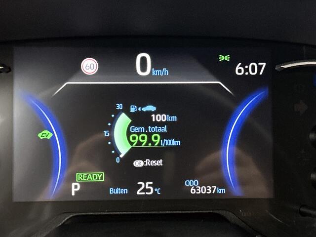 Toyota RAV4 2.5 Hybrid AWD Dynamic | BTW voertuig | Parkeersensoren voor+achter | Trekhaak afneembaar | 1650KG trekgewicht | Elektrische achterklep | Apple CarPlay/Android Auto |