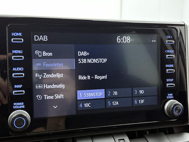 Toyota RAV4 2.5 Hybrid AWD Dynamic | BTW voertuig | Parkeersensoren voor+achter | Trekhaak afneembaar | 1650KG trekgewicht | Elektrische achterklep | Apple CarPlay/Android Auto |