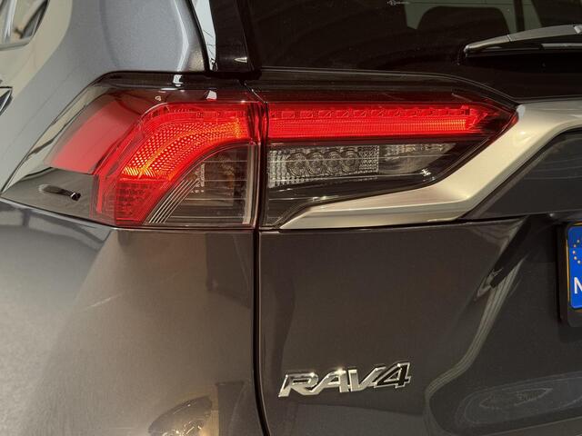 Toyota RAV4 2.5 Hybrid Business Intro