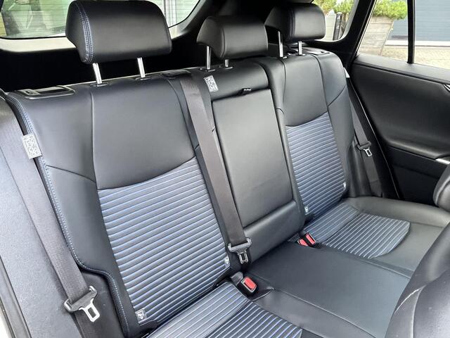 Toyota RAV4 2.5 Hybrid AWD Bi-Tone Trekhaak / Alarm / Bearlock